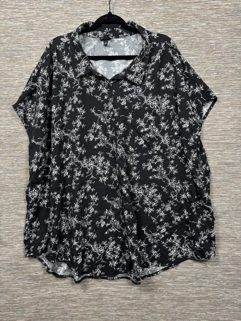Torrid Sheer Floral Top Womens Size 6X Black White Short Sleeve V-neck Casual